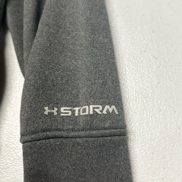 Boys Gray & Black UNDER ARMOUR Hoodie size YXS - Picture 3 of 4